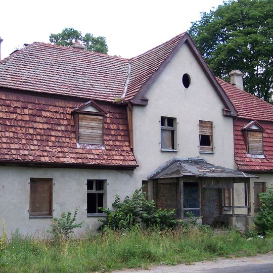 Dwór, 1 Maja 27 w Panoszowie