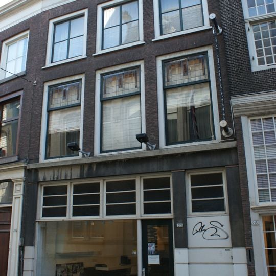 Pand met eenvoudige lijstgevel