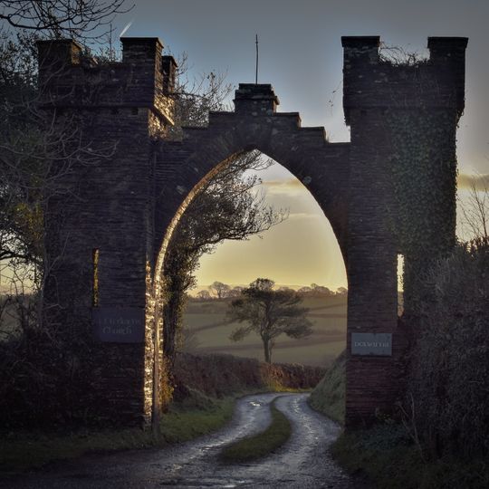 Archway to drive, Dolwilym