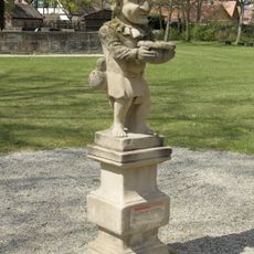 Zwerg mit Eierschüssel