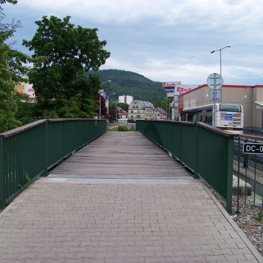 Lávka přes Ploučnici podél mostu Obloukové ulice v Děčíně