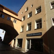 Wohn- und Geschäftshaus