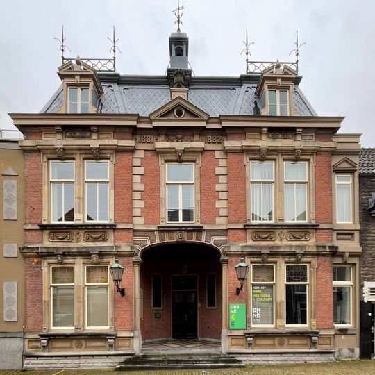 Raadhuis annex post- en telegraafkantoor met dienstwoning