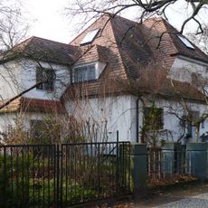 Wohnhaus Lyckallee 44, Johannisburger Allee 1