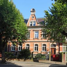 Wohnhaus in geschlossener Bebauung mit Einfriedung Lessingplatz 18