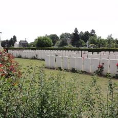 Aulnoy Communal Cemetery, Commonwealth Plot