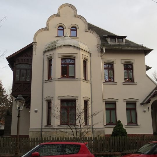Villa mit Garten und Teilen der Einfriedung Emil-Rosenow-Straße 7