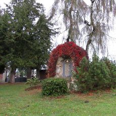 Pomník padlým v Lubníku před hřbitovem