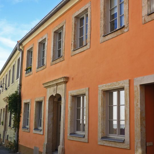 Fassade der westlichen Traufseite als Rest eines ebenerdigen Wohnhauses in geschlossener Bebauung Schloßstraße 13