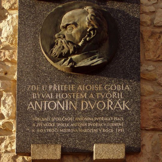 Pamětní deska Antonína Dvořáka na domě 3 v Sychrově