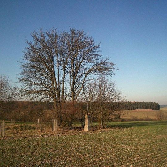 Kříž severně od Tatiné