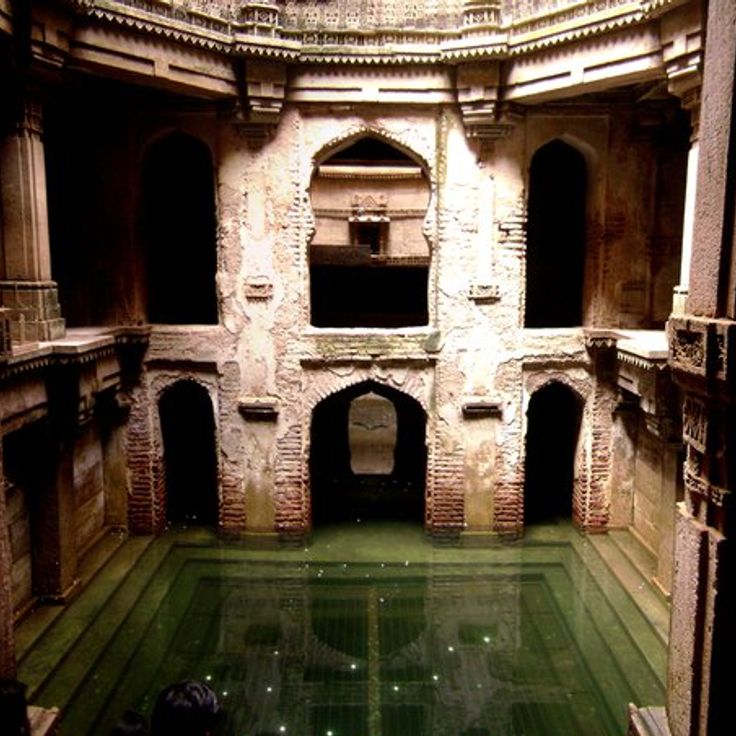 Adalaj Kademeli Kuyusu