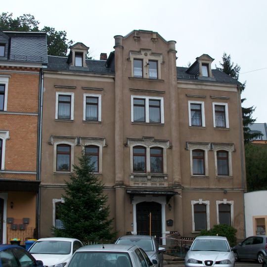 Mietshaus in halboffener Bebauung Gartenstraße 13
