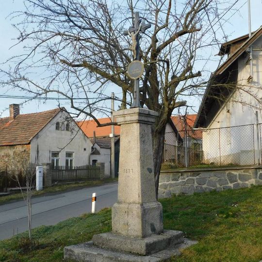 Kříž ve Všechromech