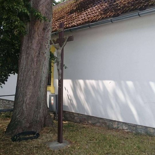 Kříž v Jankově u kostela