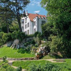 Villa Jägerstein with coach house, park and grotto