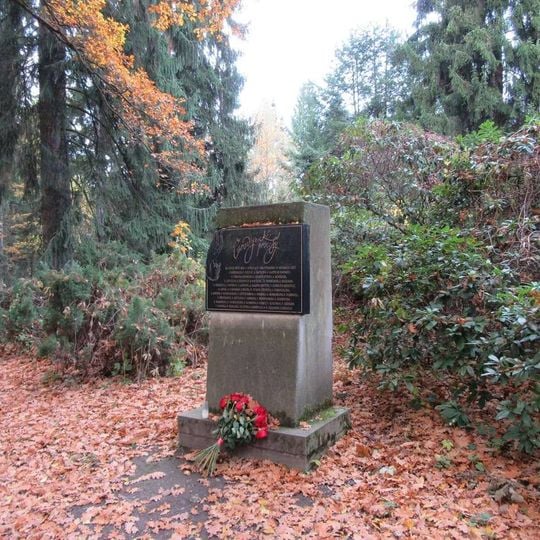 Pomník ve Velkých Losinách v parku