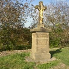 Pamětní kříž v Hostouni