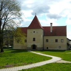 Vodný hrad s parkom, park