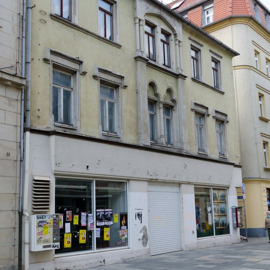 Wohnhaus in Ecklage in geschlossener Bebauung Hauptstraße 11