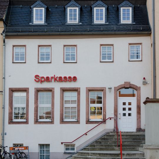 Sparkasse und Wohnhaus Markt 2