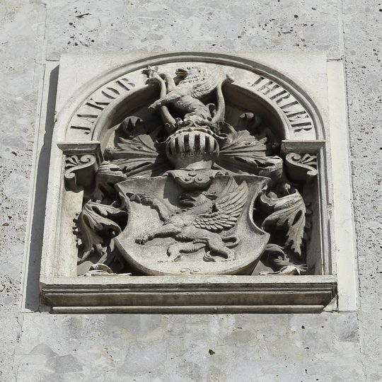 Ludwigstraße 8, Wappenrelief