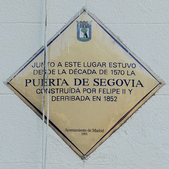 Commemorative plaque to the Gate of Segovia, Madrid