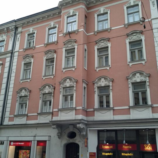 Wohn- und Geschäftshaus