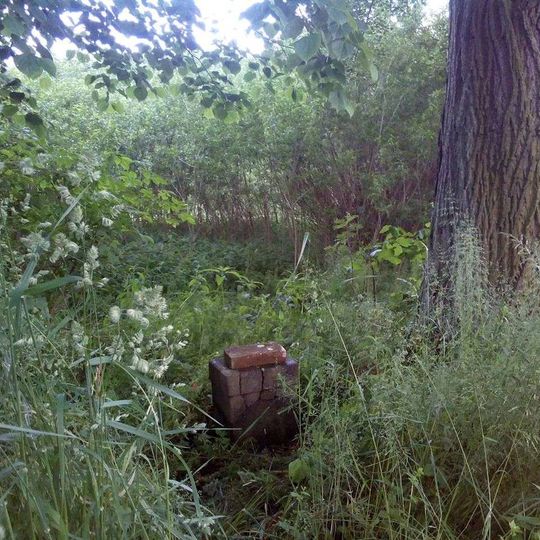 Kříž jižně od Leče