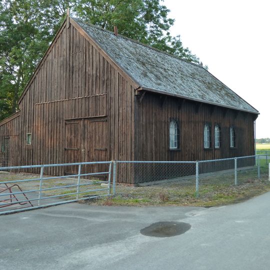 Houten loods op rechthoekige plattegrond met aanbouw