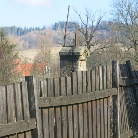 Kříž u domu 79 v Lobendavě