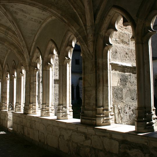 Cloître de la cathédrale Saint-Jean-Baptiste de Saint-Jean-de-Maurienne