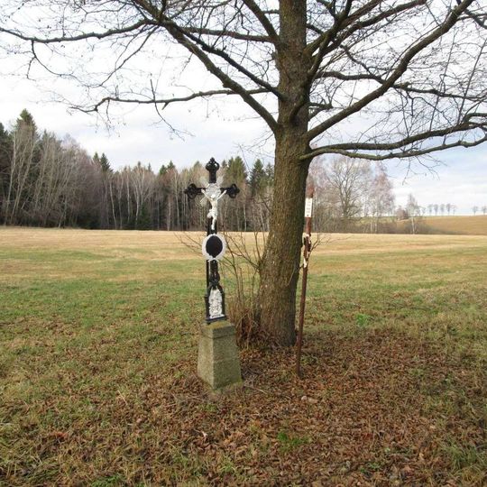 Kříž východně od Cetorazi u rozcestí