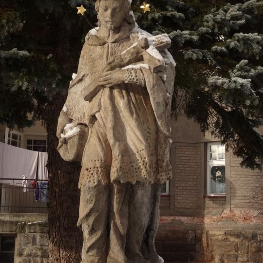 Socha sv. Jana Nepomuckého před vilou čp. 226