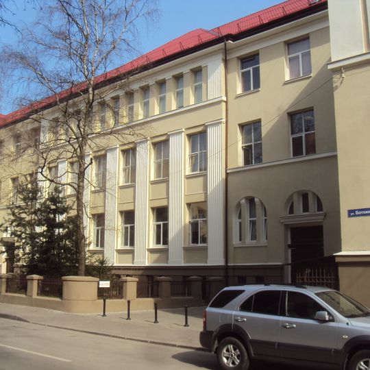 Здание Росгартенской народной школы