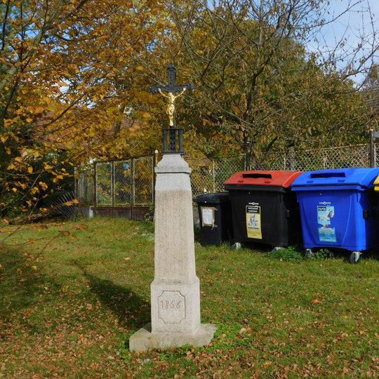 Kříž u kaple ve Vítonicích