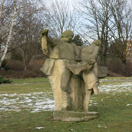 Socha Tančící rodina v parku Severní Terasa v Ústí nad Labem