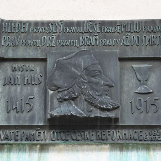 Pamětní deska Mistra Jana Husa na Evangelickém kostele v Třebíči