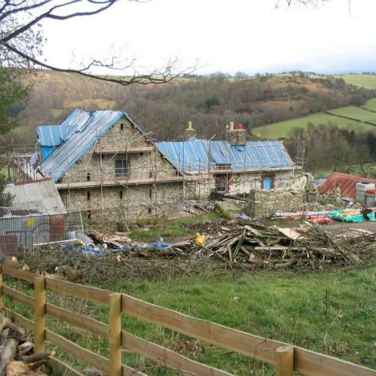 Cae-mor Farmhouse and adjoining farm building