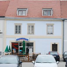 Wohn- und Geschäftshaus