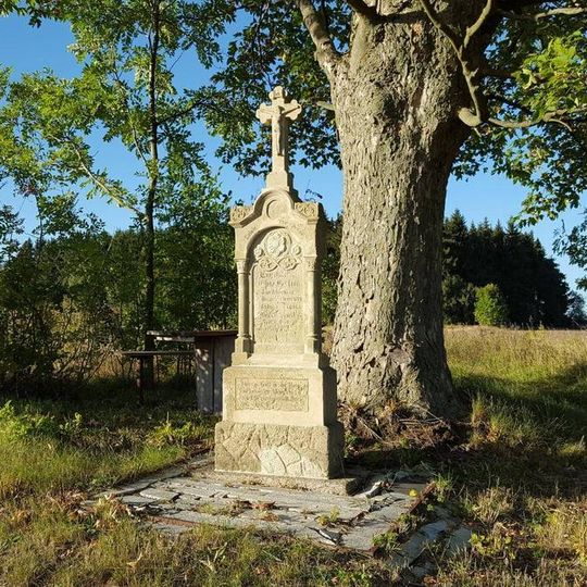 Kříž u silnice mezi Útvinou a Přílezy