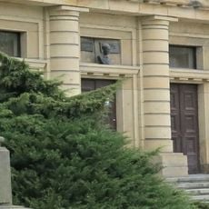 Pamětní deska Jana Bydžovského na gymnáziu v Duchcově