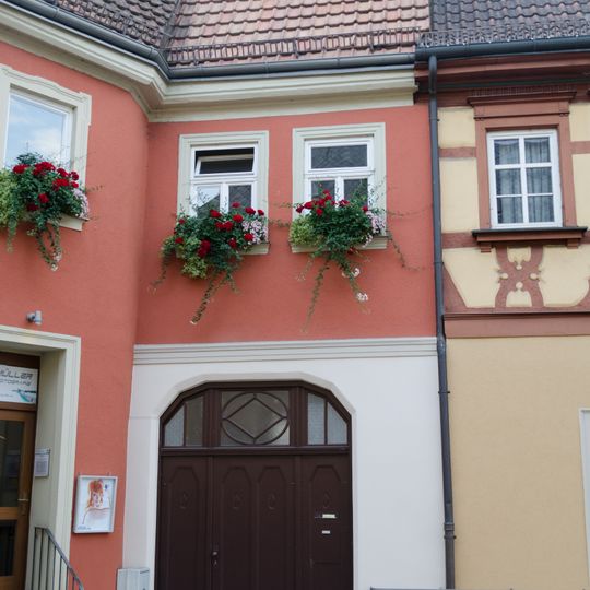 Wohn- und Geschäftshaus