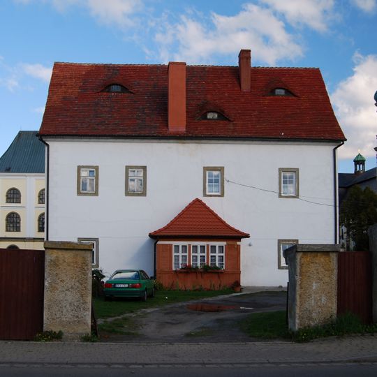 Budynek administracyjny, ob. dom , ob. benedyktynek)