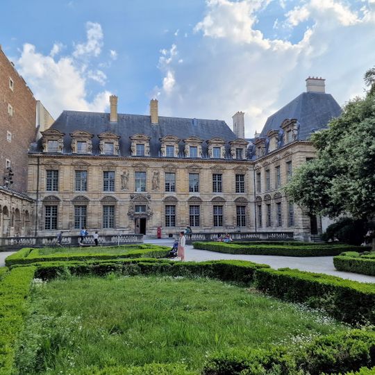 Cour et Jardin de l'Hôtel de Sully