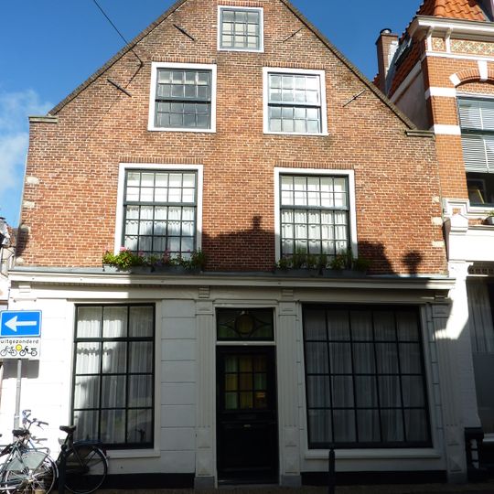 Pand met halsgevel, vroeger waarschijnlijk trapgevel