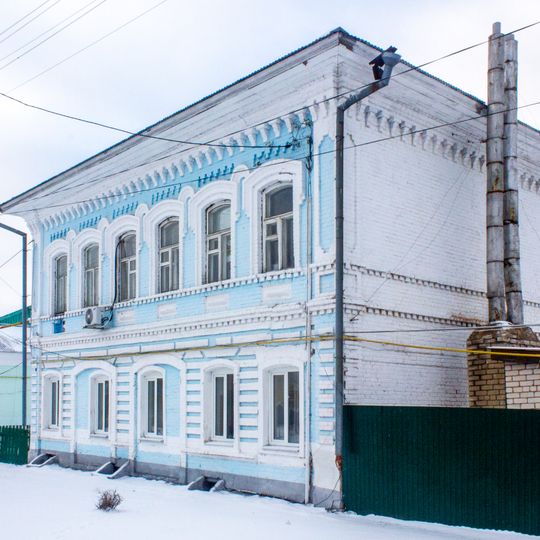 Жилой дом с торговыми помещениями