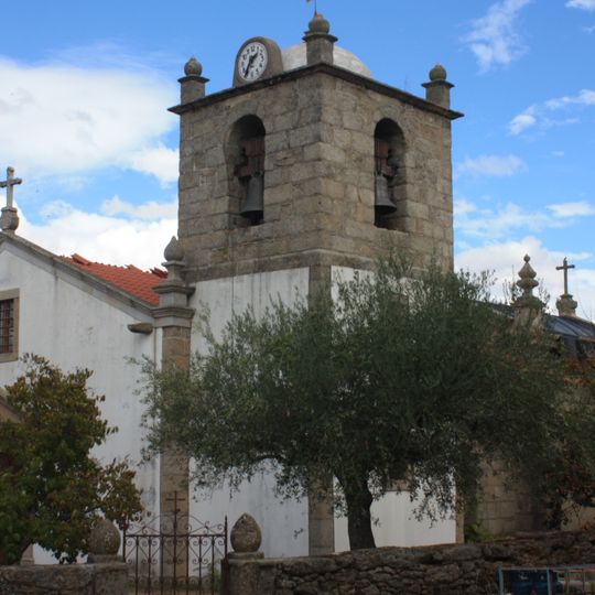 Igreja de São Cristóvão, paroquial de Vila Chã da Braciosa, incluindo o cemitério