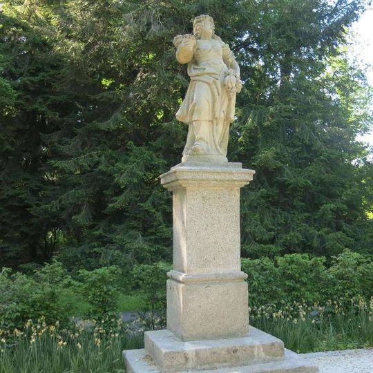 Socha alegorie Podzimu v Mercandinových sadech v Klatovech