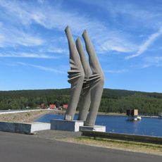 Plastika Křídla racků u přehradní hráze nádrže Přísečnice